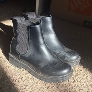 Women’s  Black Chelsea Boots